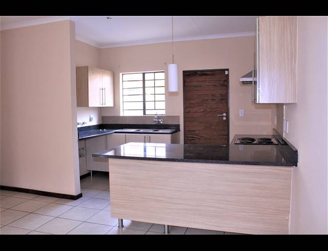 3 BEDROOM TOWNHOUSE SOLD IN MOOIKLOOF RIDGE